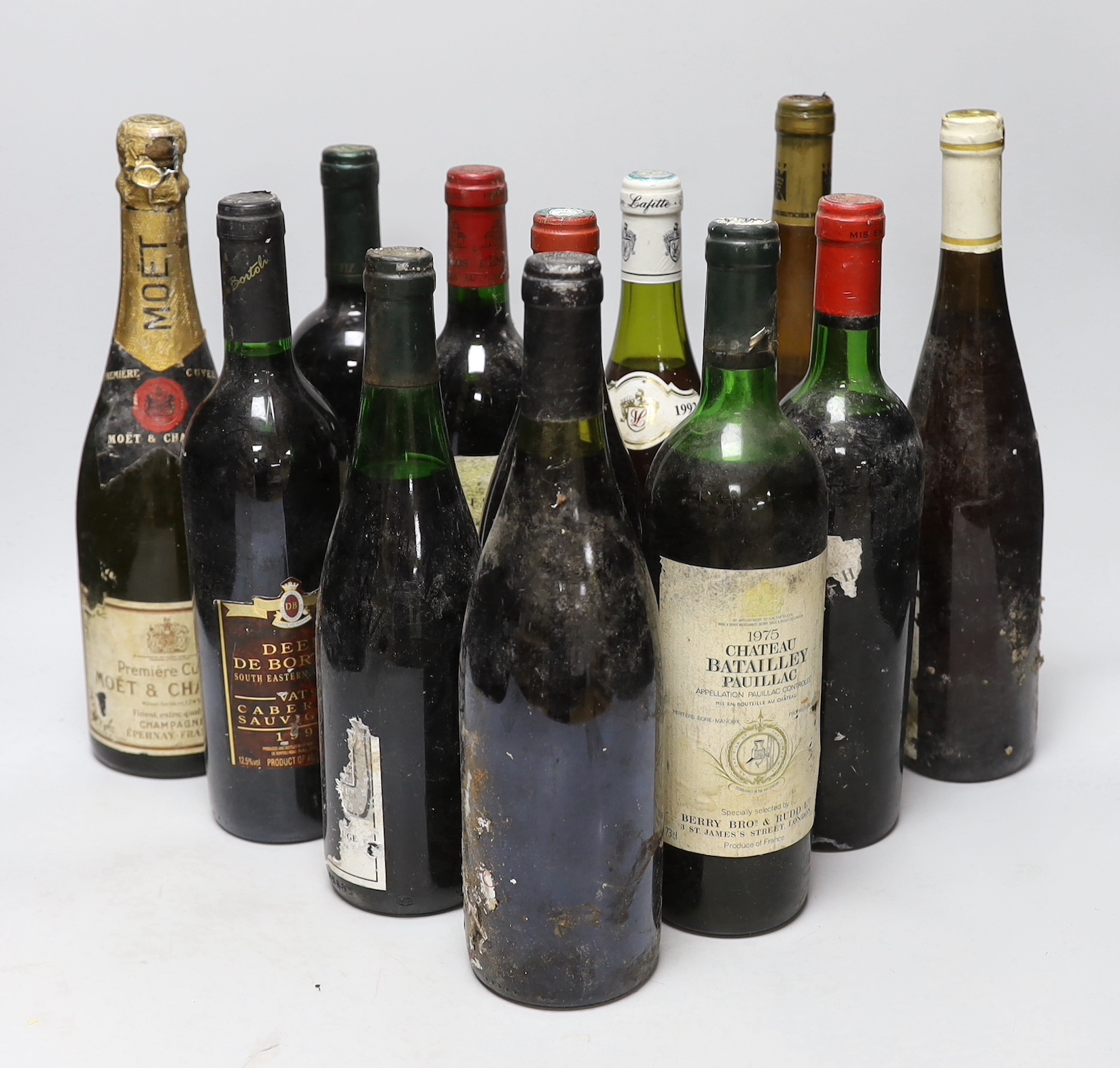 A bottle of Moët Chandon champagne and eleven various bottles of wine to include 1992 Jean Lafitte Bourgogne Rouge, 1994 Chateau L’Enclos Pomerol, 1975 Chateau Batailley Pauillac, 1994 Deen De Bortoli Cabernet Sauvignon